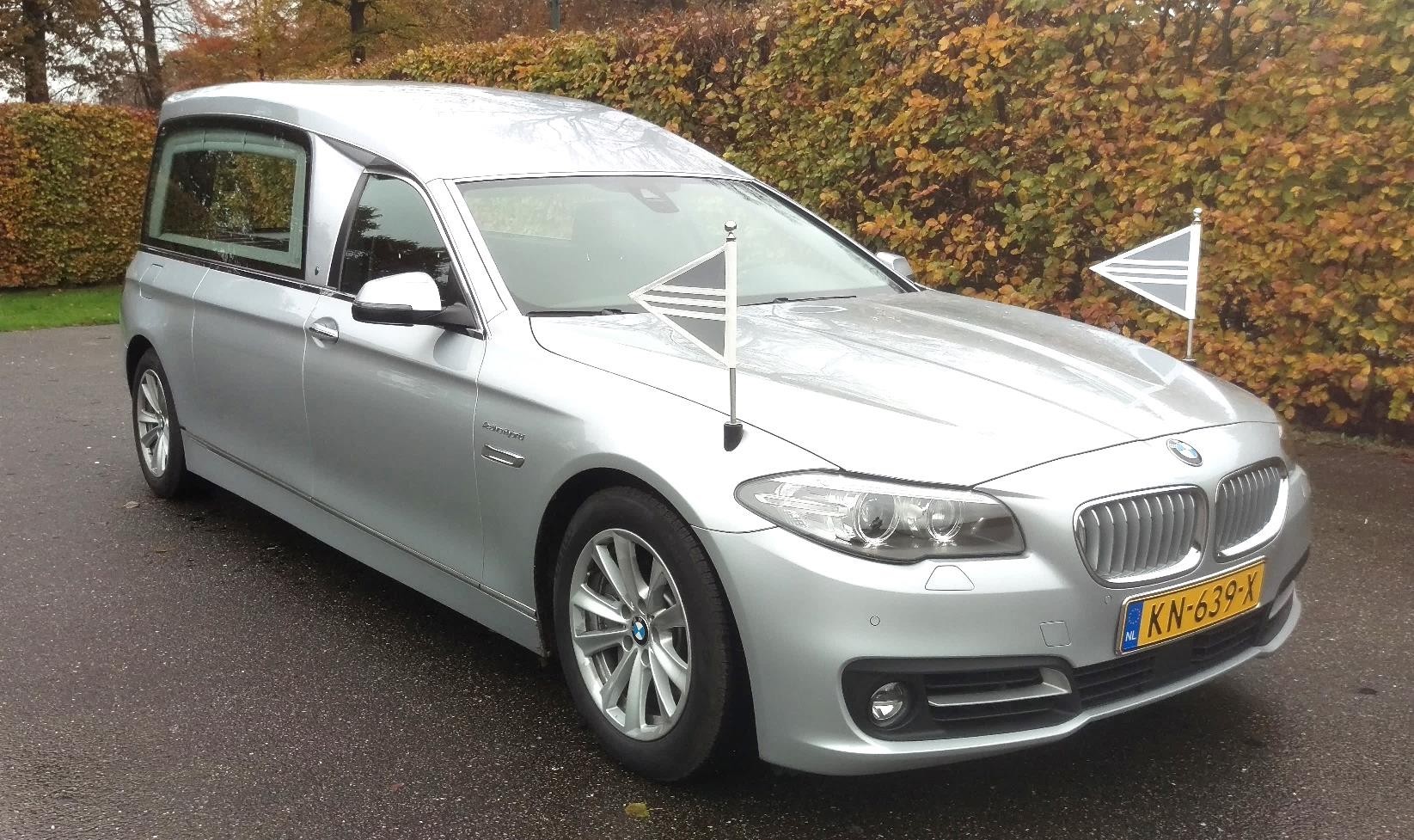BMW hybride zilvergrijs rouwauto