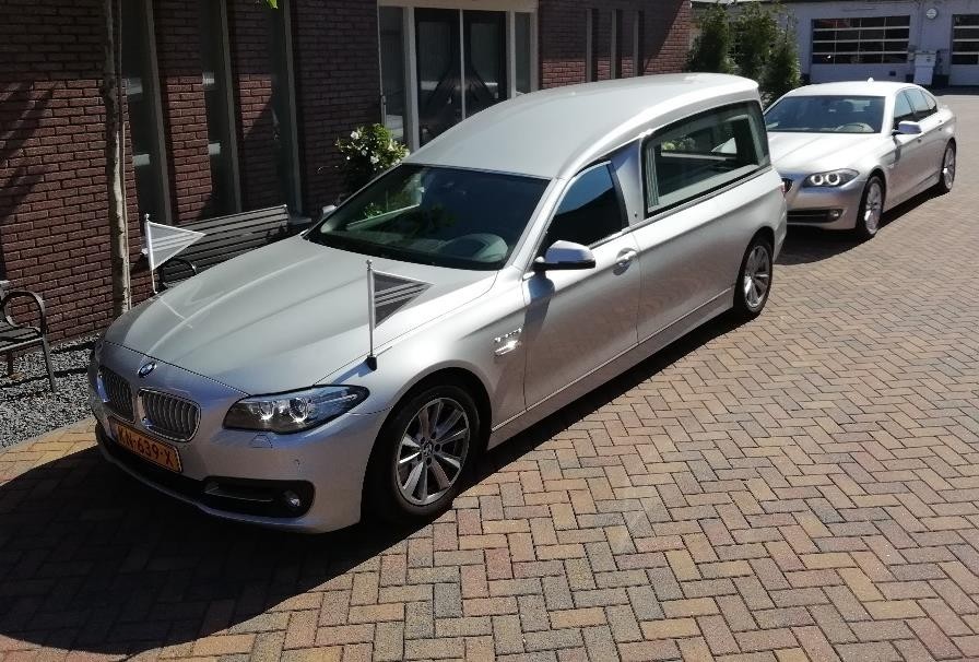 BMW zilvergrijs rouwstoet