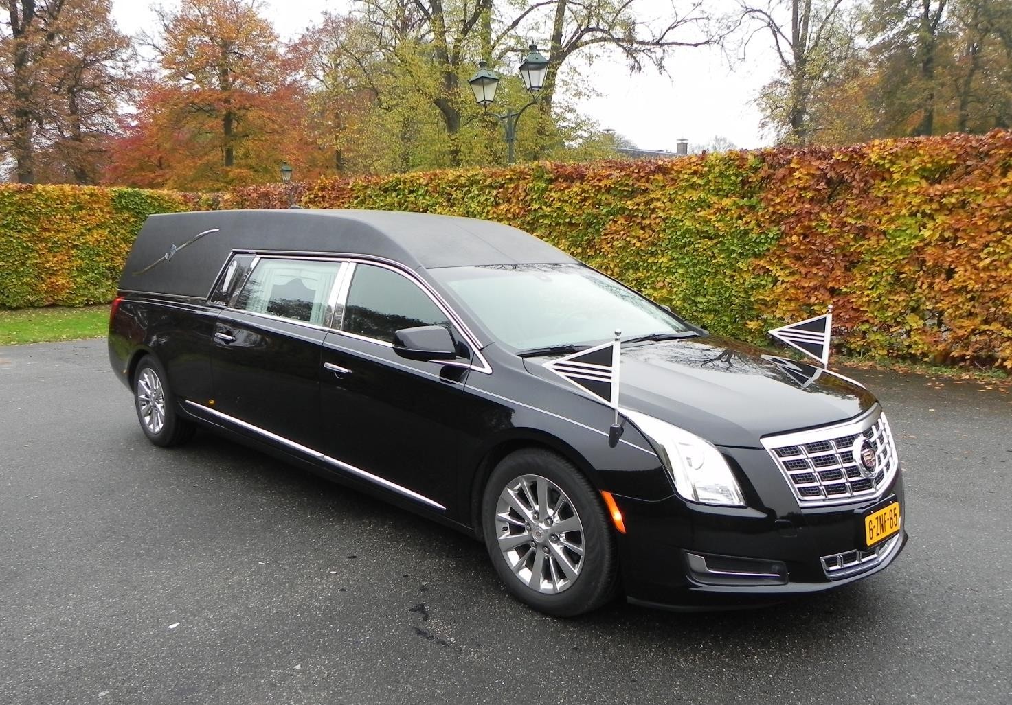 Cadillac zwart rouwauto