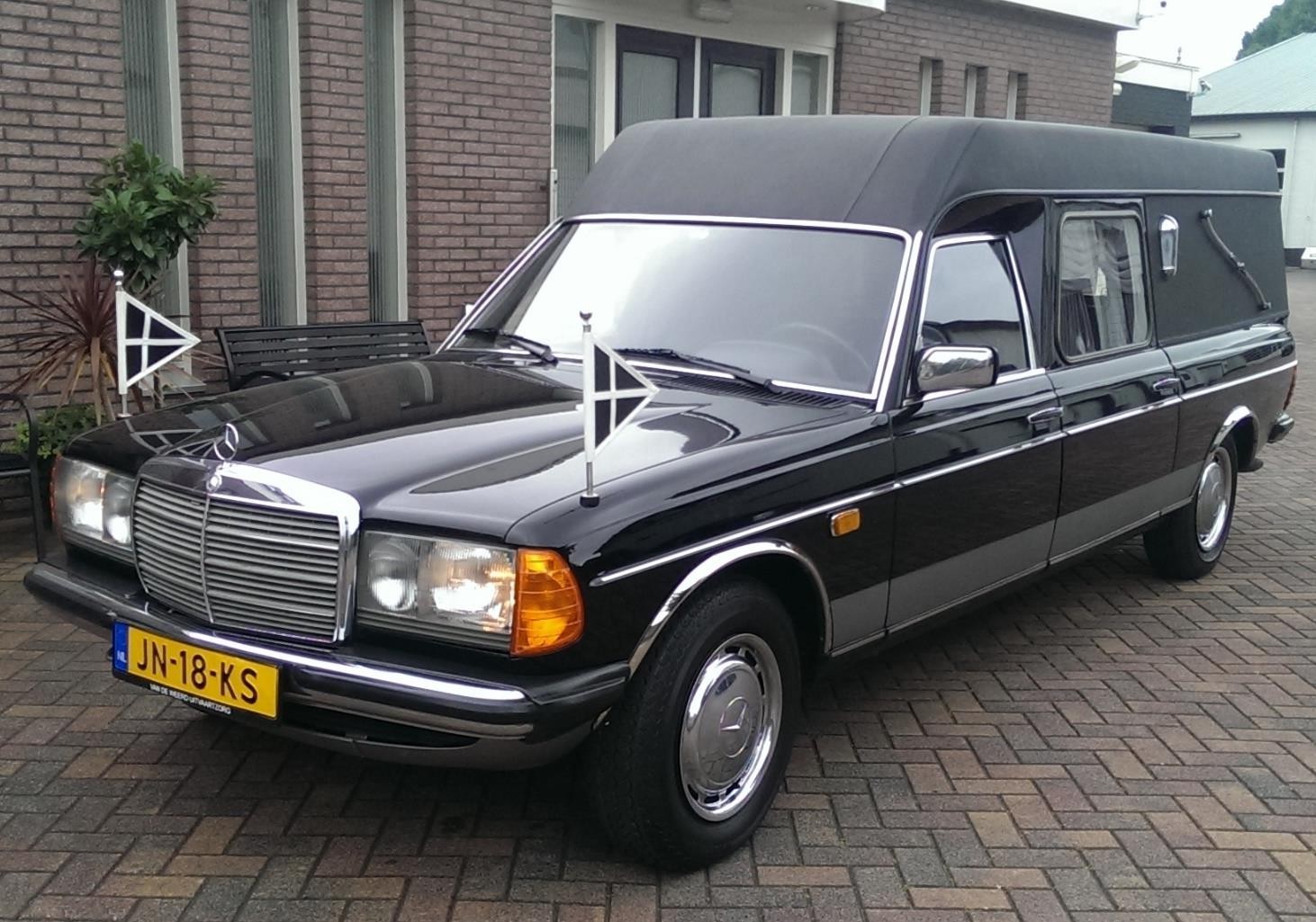 Mercedes Benz klassiek rouwauto