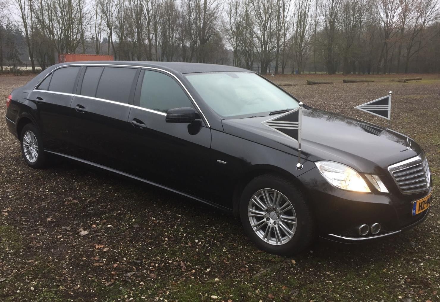 Mercedes zwart volgauto